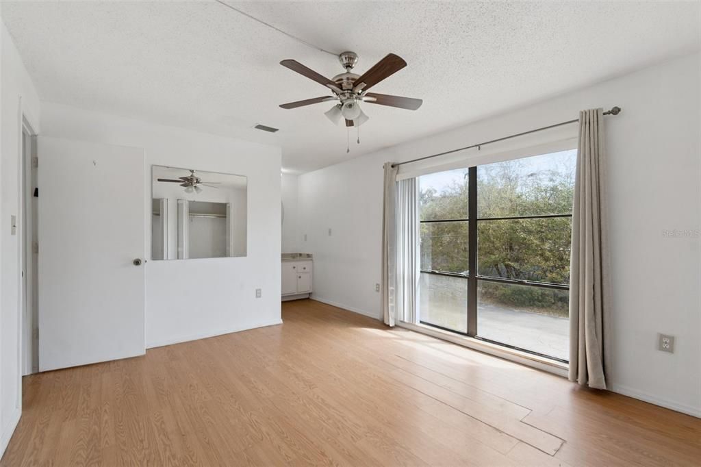 Active With Contract: $109,000 (2 beds, 2 baths, 1226 Square Feet)