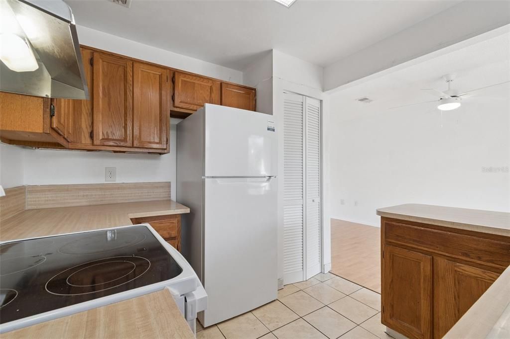 Active With Contract: $109,000 (2 beds, 2 baths, 1226 Square Feet)
