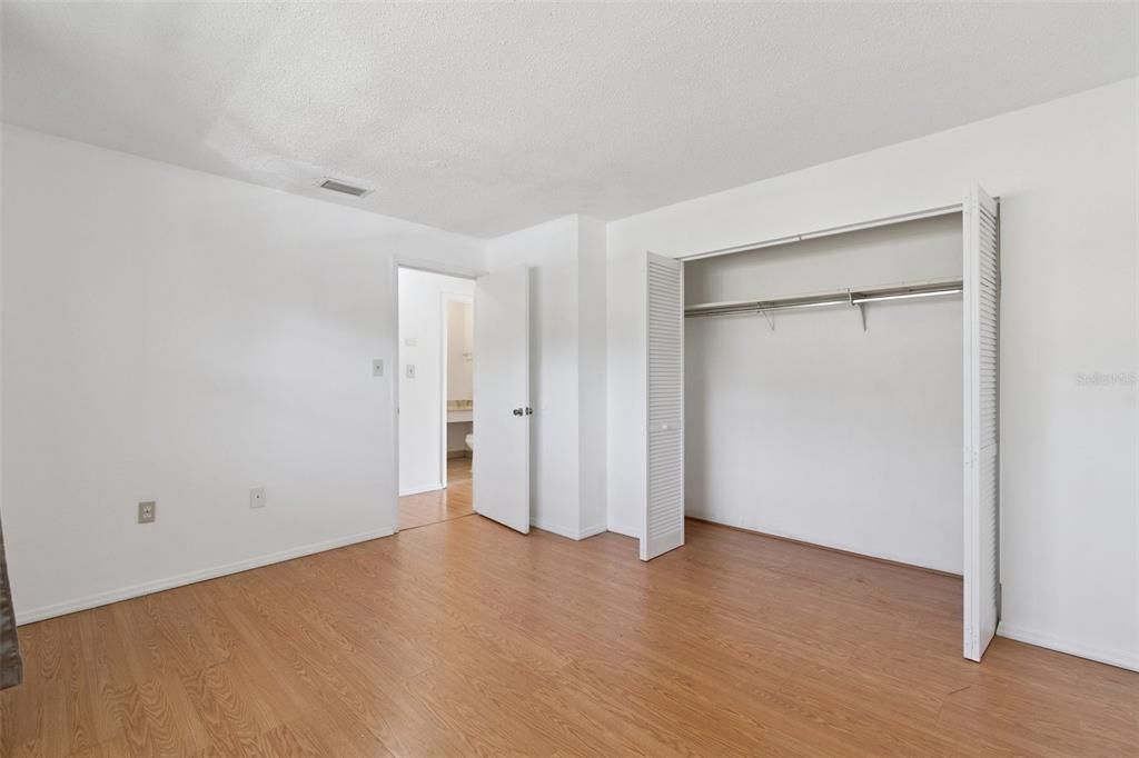 Active With Contract: $109,000 (2 beds, 2 baths, 1226 Square Feet)
