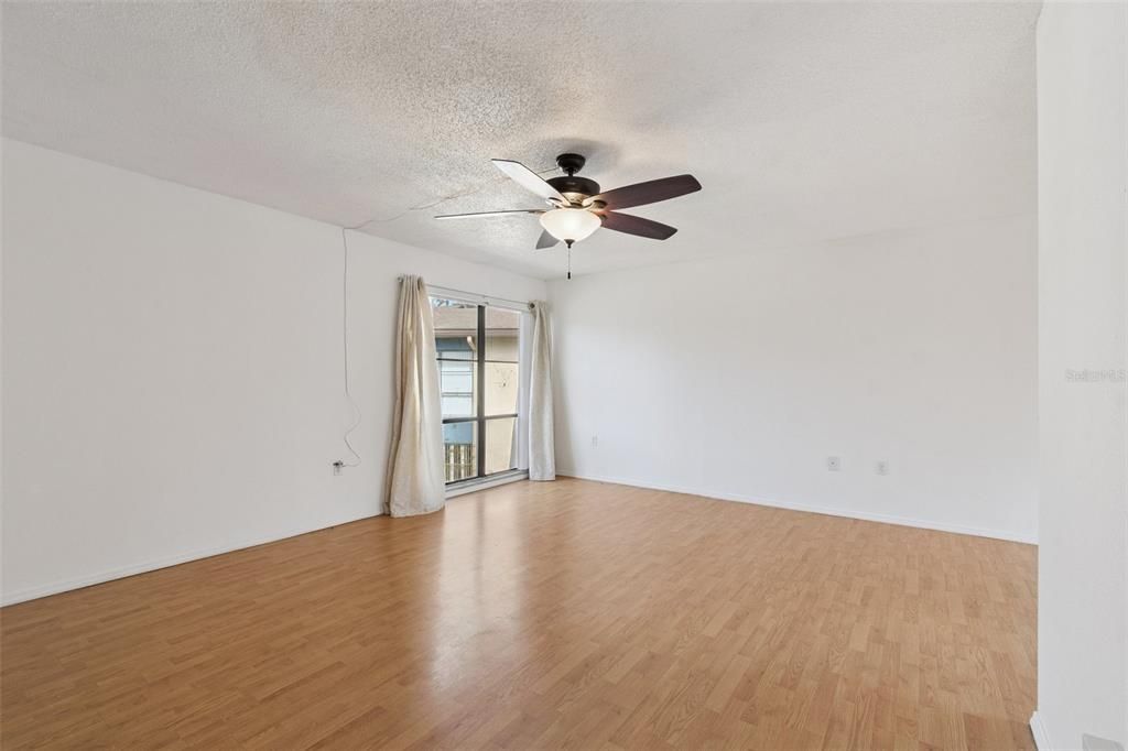 Active With Contract: $109,000 (2 beds, 2 baths, 1226 Square Feet)