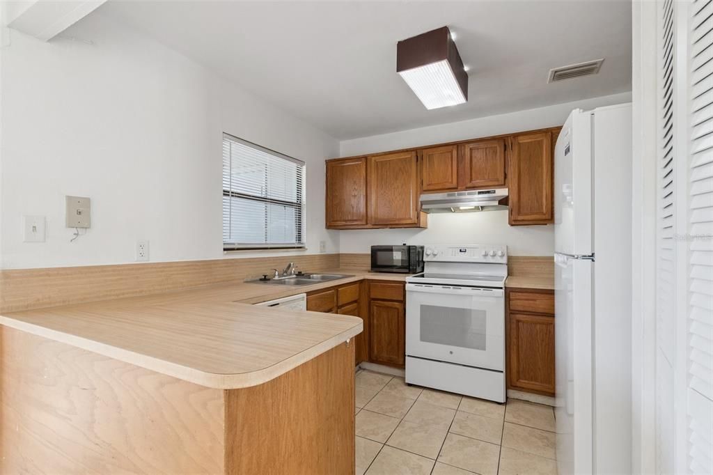 Active With Contract: $109,000 (2 beds, 2 baths, 1226 Square Feet)