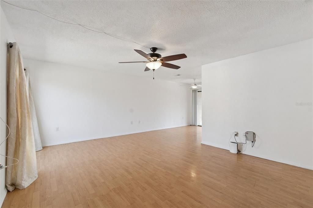 Active With Contract: $109,000 (2 beds, 2 baths, 1226 Square Feet)