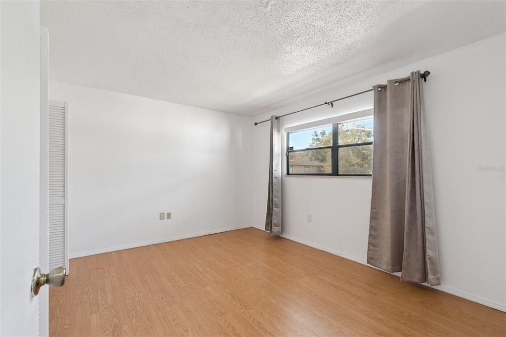 Active With Contract: $109,000 (2 beds, 2 baths, 1226 Square Feet)