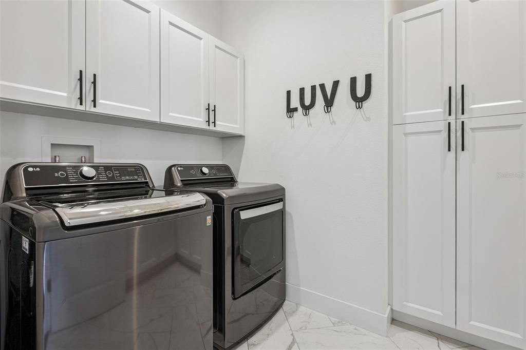 For Sale: $1,699,000 (4 beds, 4 baths, 3781 Square Feet)