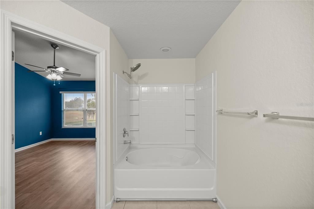 На продажу: $209,250 (3 спален, 2 ванн, 1584 Квадратных фут)