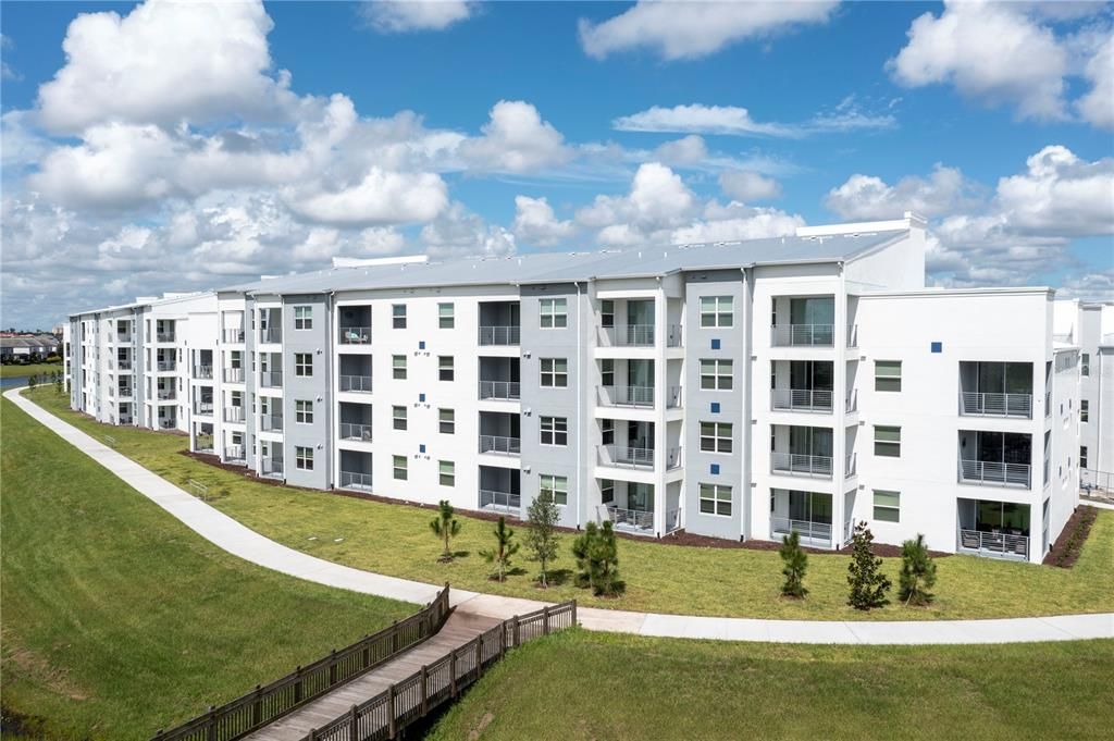 Под контрактом: $315,000 (2 спален, 2 ванн, 1126 Квадратных фут)