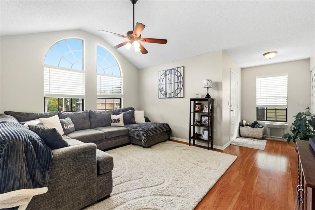 待售: $640,000 (4 贝兹, 0 浴室, 2472 平方英尺)