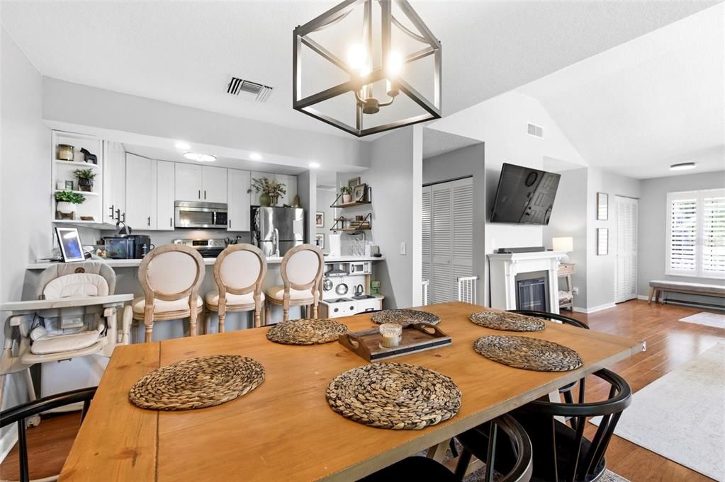 待售: $640,000 (4 贝兹, 0 浴室, 2472 平方英尺)