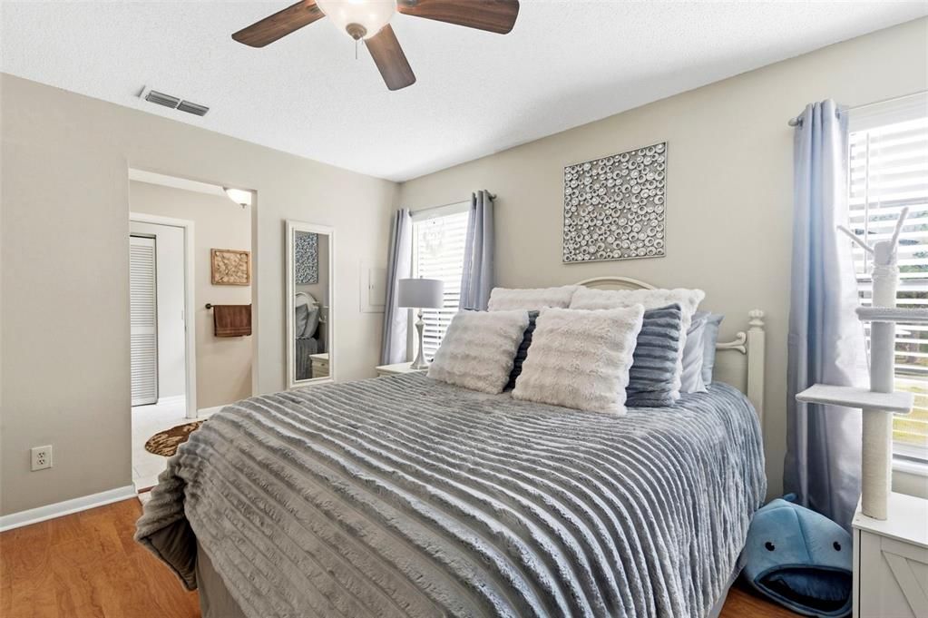 待售: $640,000 (4 贝兹, 0 浴室, 2472 平方英尺)