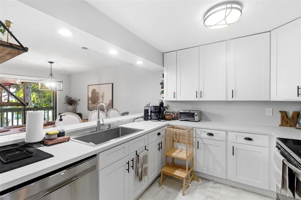 待售: $640,000 (4 贝兹, 0 浴室, 2472 平方英尺)