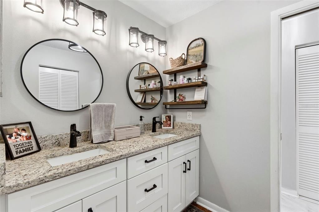 待售: $640,000 (4 贝兹, 0 浴室, 2472 平方英尺)