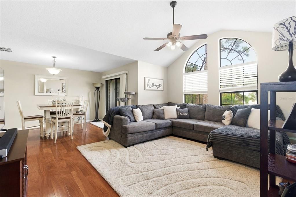 待售: $640,000 (4 贝兹, 0 浴室, 2472 平方英尺)