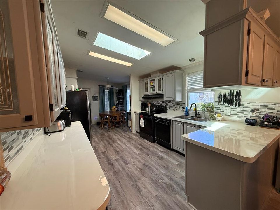 На продажу: $179,000 (3 спален, 2 ванн, 1352 Квадратных фут)