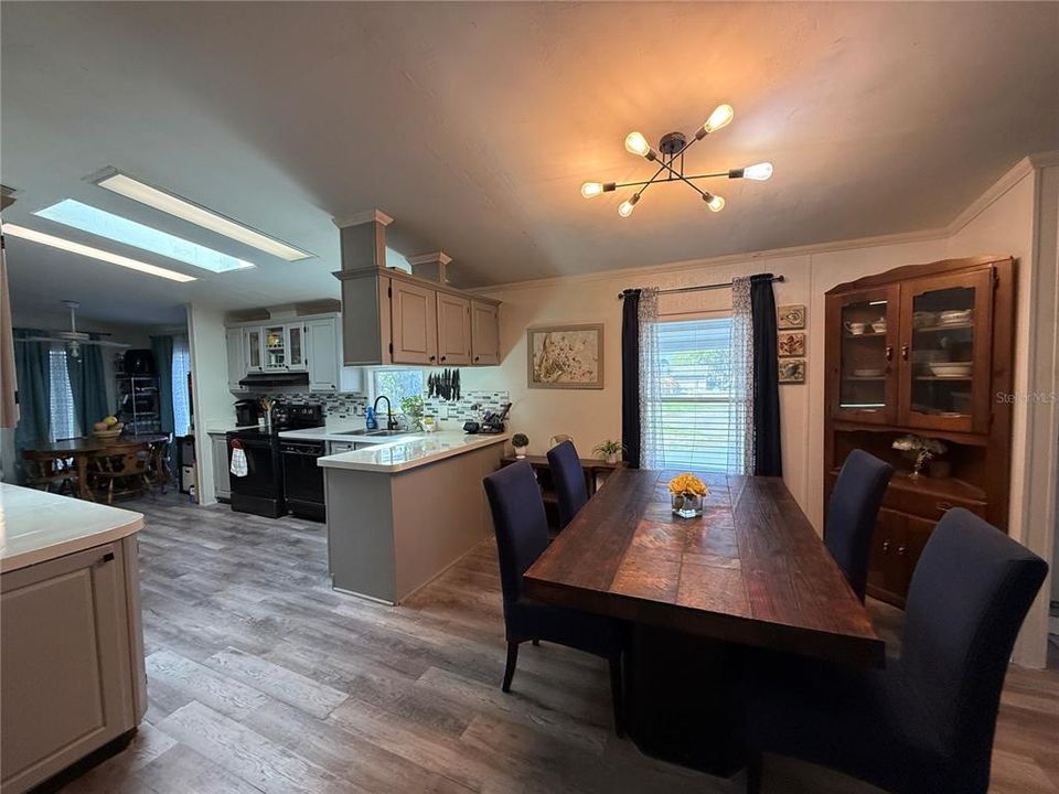 На продажу: $179,000 (3 спален, 2 ванн, 1352 Квадратных фут)