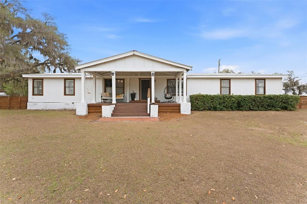 Activo con contrato: $495,000 (4 camas, 2 baños, 2052 Pies cuadrados)