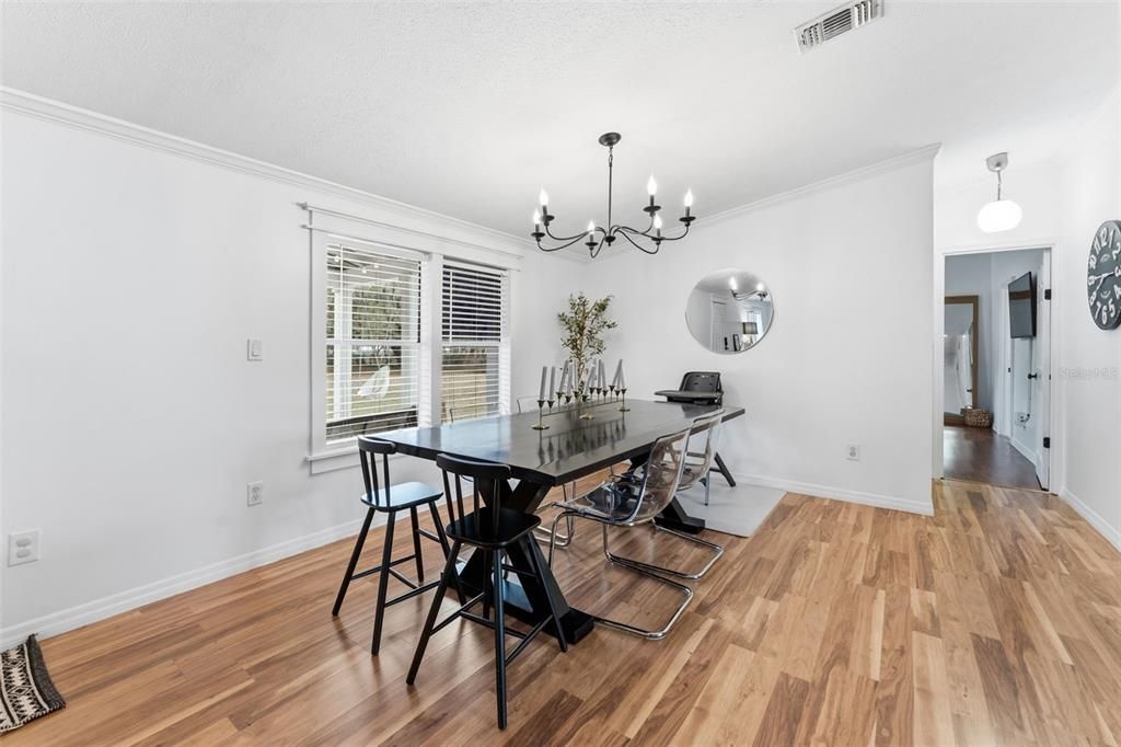 Activo con contrato: $495,000 (4 camas, 2 baños, 2052 Pies cuadrados)