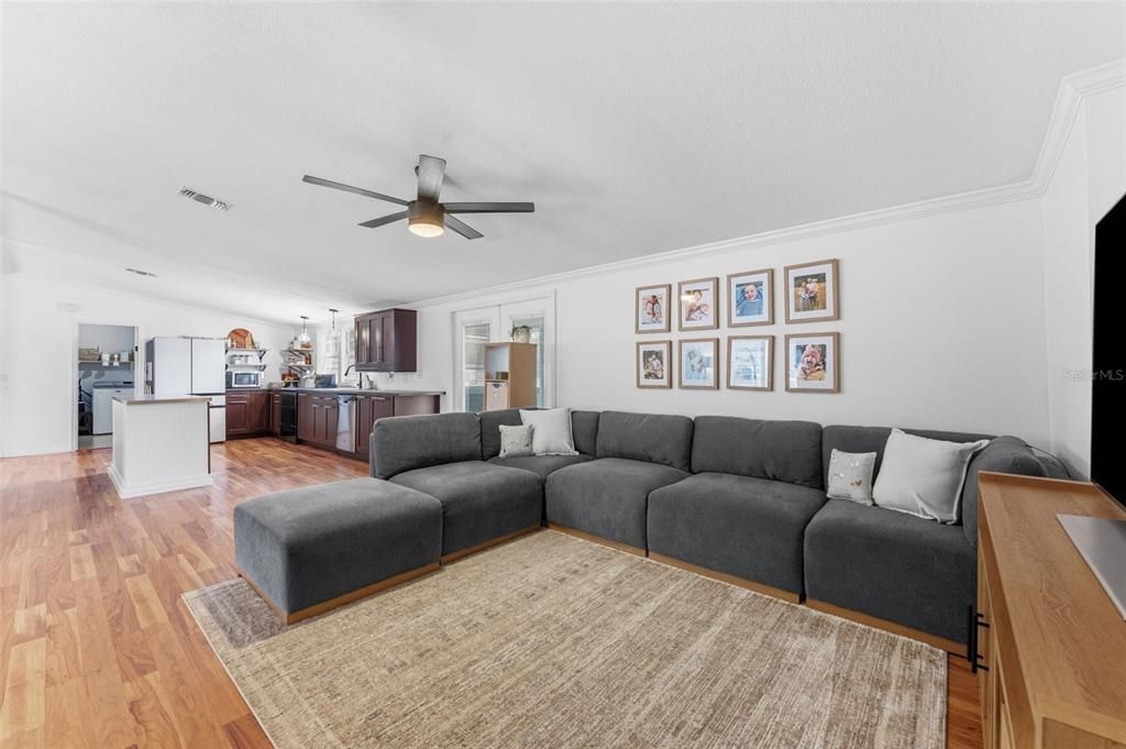 Activo con contrato: $495,000 (4 camas, 2 baños, 2052 Pies cuadrados)