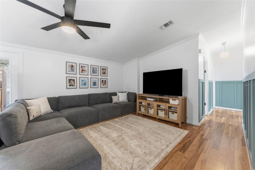 Activo con contrato: $495,000 (4 camas, 2 baños, 2052 Pies cuadrados)
