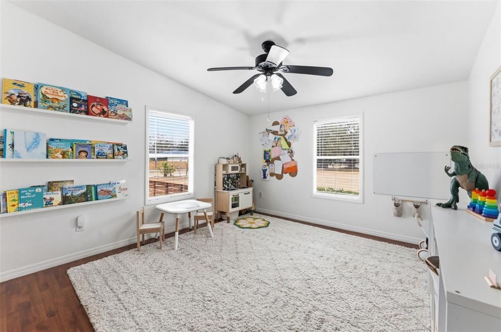 Activo con contrato: $495,000 (4 camas, 2 baños, 2052 Pies cuadrados)