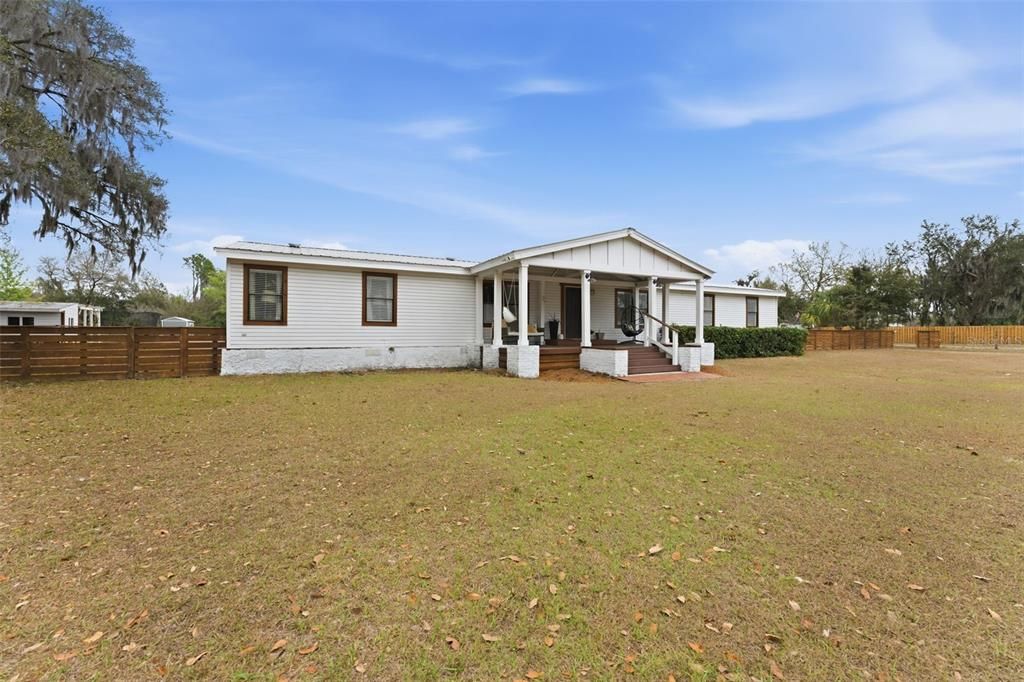 Activo con contrato: $495,000 (4 camas, 2 baños, 2052 Pies cuadrados)