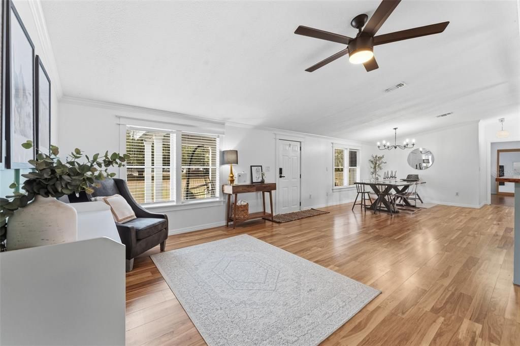 Activo con contrato: $495,000 (4 camas, 2 baños, 2052 Pies cuadrados)