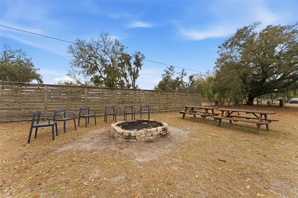 Activo con contrato: $495,000 (4 camas, 2 baños, 2052 Pies cuadrados)