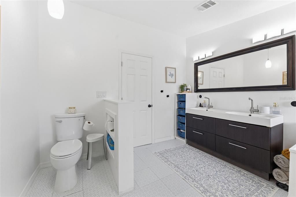 Activo con contrato: $495,000 (4 camas, 2 baños, 2052 Pies cuadrados)