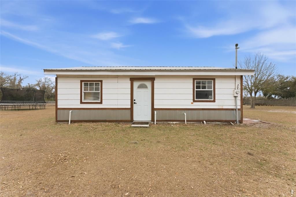 Activo con contrato: $495,000 (4 camas, 2 baños, 2052 Pies cuadrados)