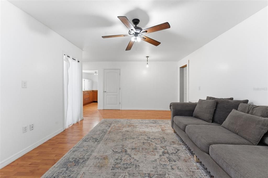 Activo con contrato: $495,000 (4 camas, 2 baños, 2052 Pies cuadrados)