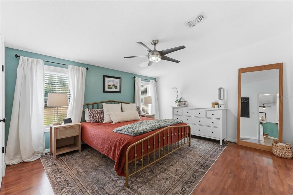 Activo con contrato: $495,000 (4 camas, 2 baños, 2052 Pies cuadrados)