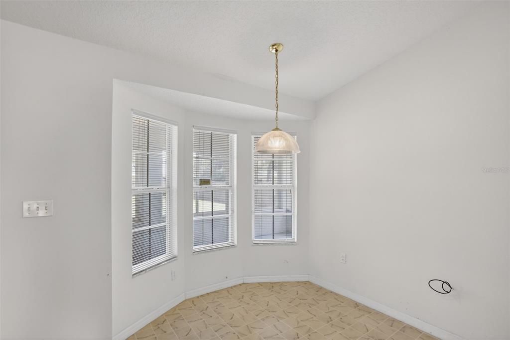 Active With Contract: $338,000 (3 beds, 2 baths, 1592 Square Feet)