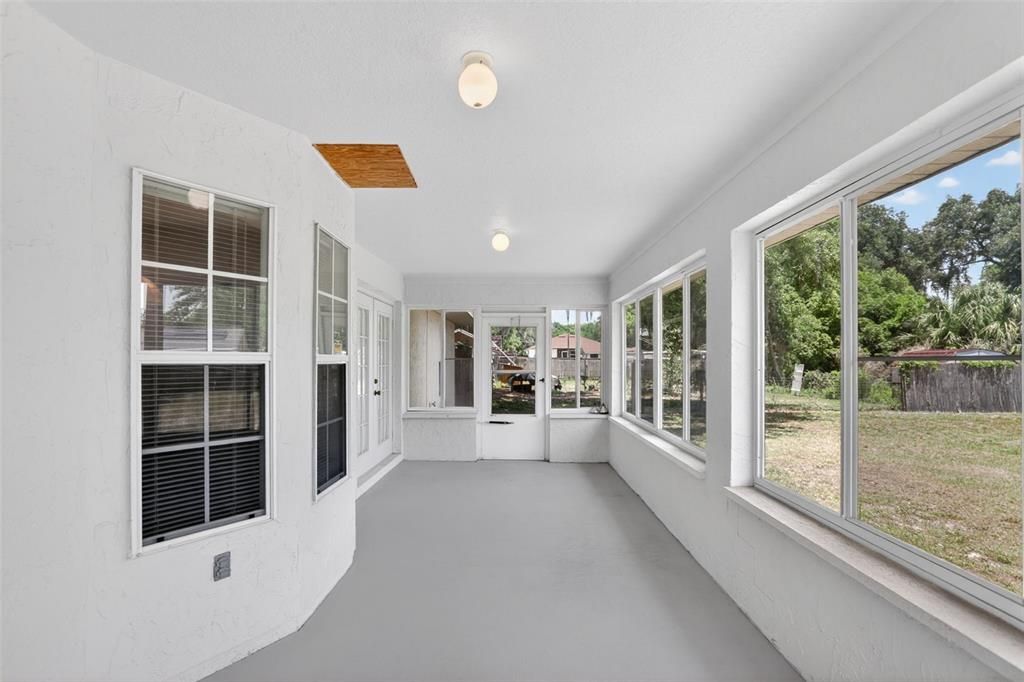 Active With Contract: $338,000 (3 beds, 2 baths, 1592 Square Feet)