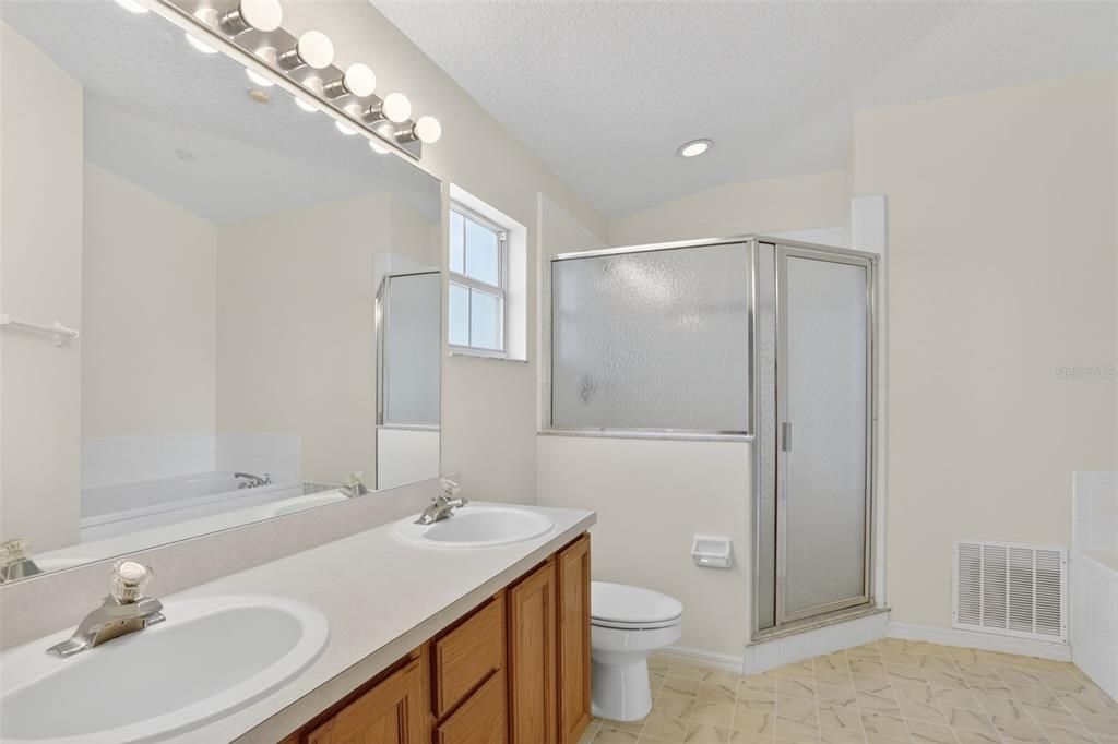 Active With Contract: $338,000 (3 beds, 2 baths, 1592 Square Feet)
