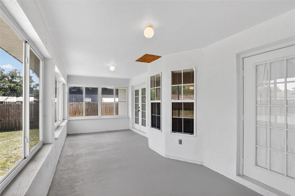 Active With Contract: $338,000 (3 beds, 2 baths, 1592 Square Feet)