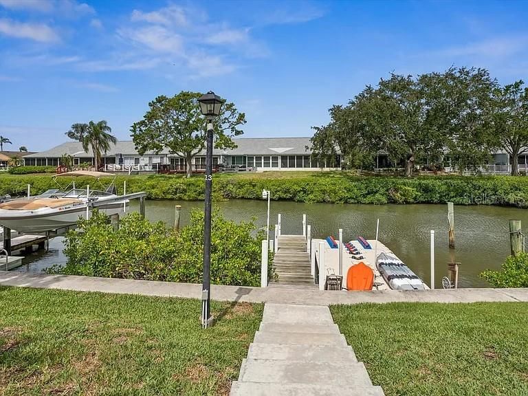 Active With Contract: $2,350 (2 beds, 2 baths, 1440 Square Feet)
