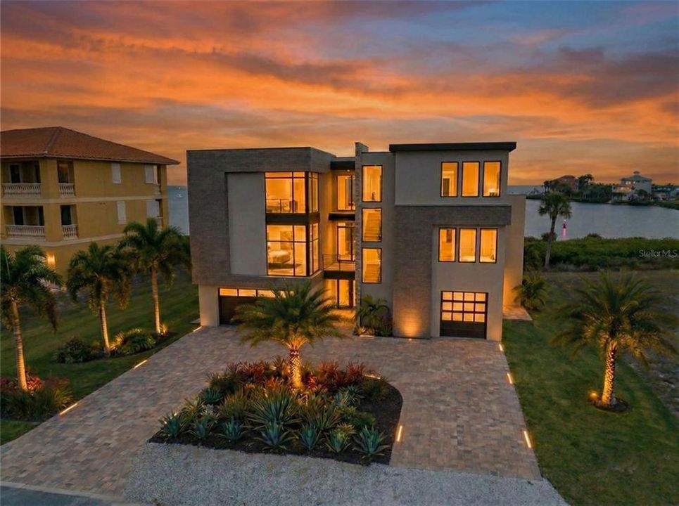 En Venta: $4,200,000 (5 camas, 5 baños, 4243 Pies cuadrados)