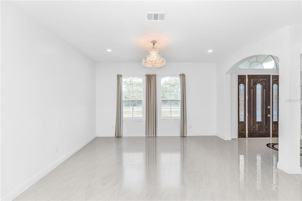 For Sale: $999,000 (4 beds, 3 baths, 5860 Square Feet)