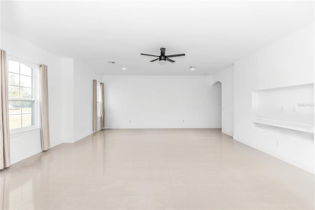 For Sale: $999,000 (4 beds, 3 baths, 5860 Square Feet)