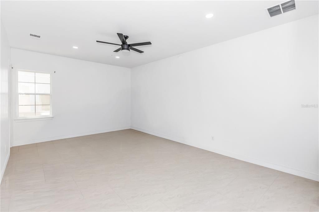 For Sale: $999,000 (4 beds, 3 baths, 5860 Square Feet)