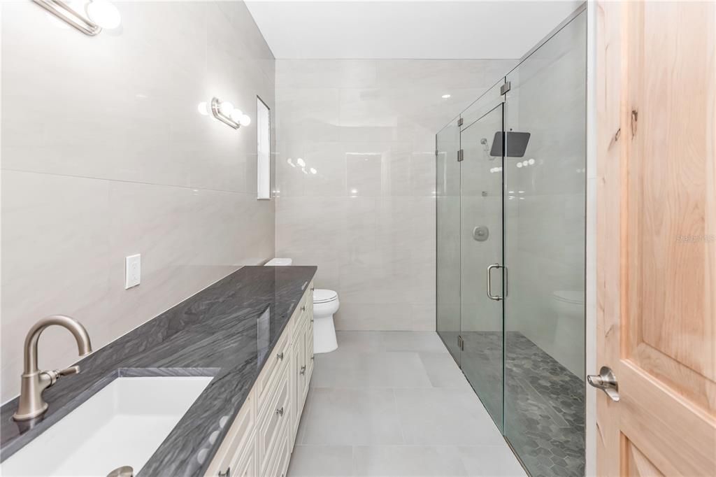 For Sale: $999,000 (4 beds, 3 baths, 5860 Square Feet)