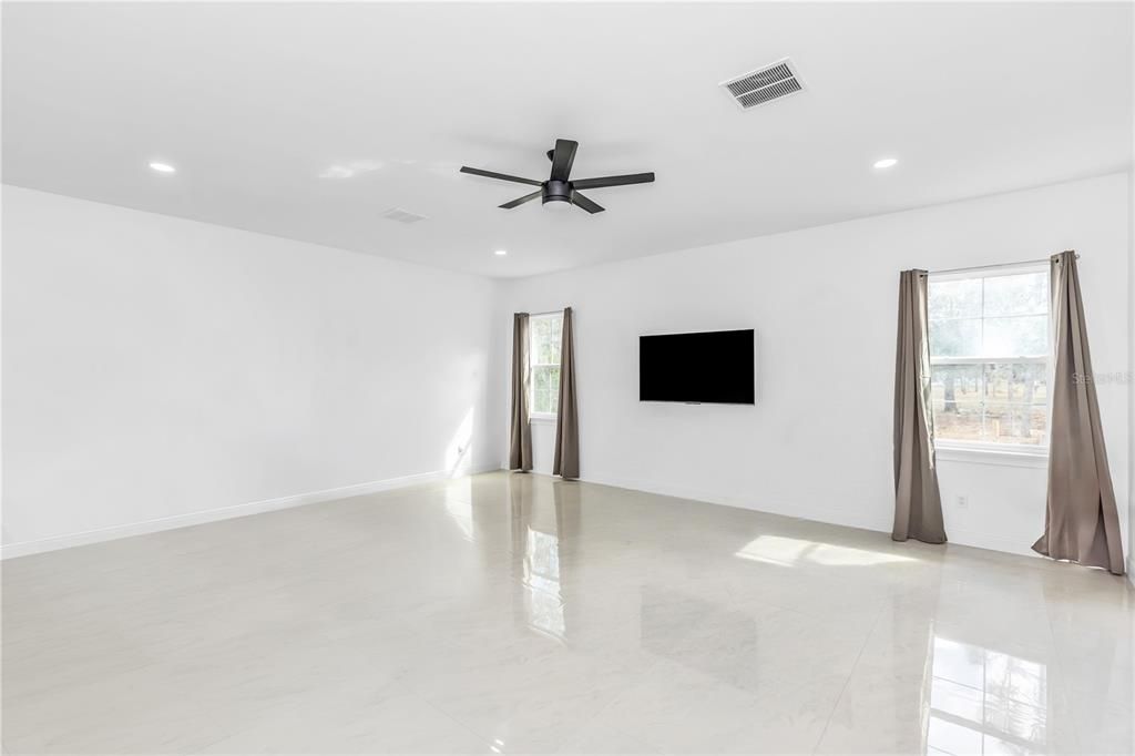 For Sale: $999,000 (4 beds, 3 baths, 5860 Square Feet)