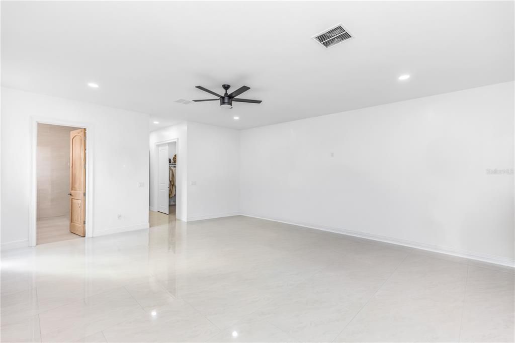 For Sale: $999,000 (4 beds, 3 baths, 5860 Square Feet)