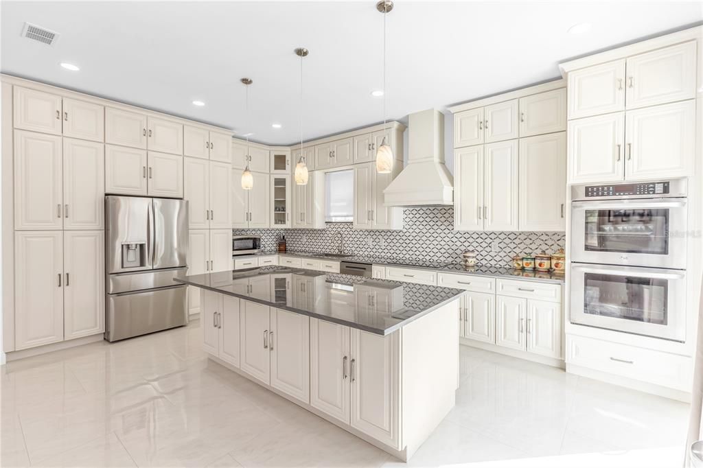 For Sale: $999,000 (4 beds, 3 baths, 5860 Square Feet)