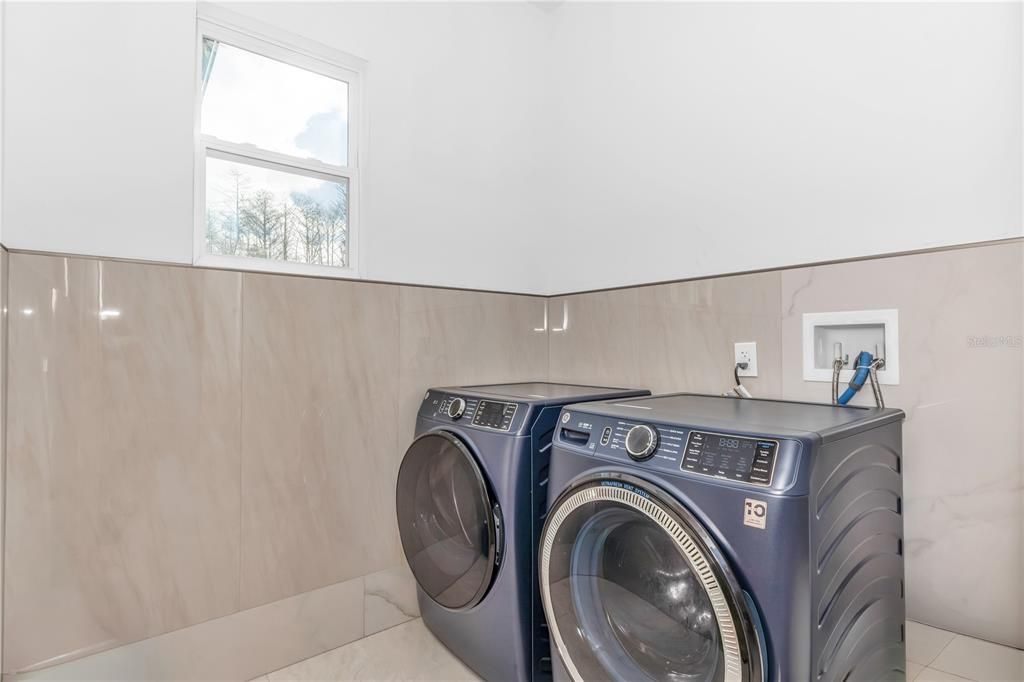 For Sale: $999,000 (4 beds, 3 baths, 5860 Square Feet)