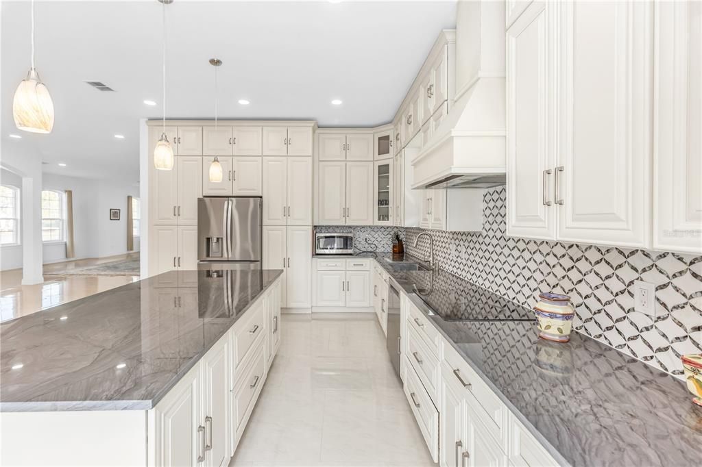 For Sale: $999,000 (4 beds, 3 baths, 5860 Square Feet)