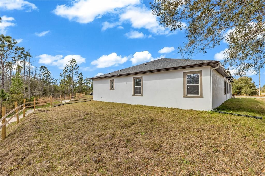 For Sale: $999,000 (4 beds, 3 baths, 5860 Square Feet)