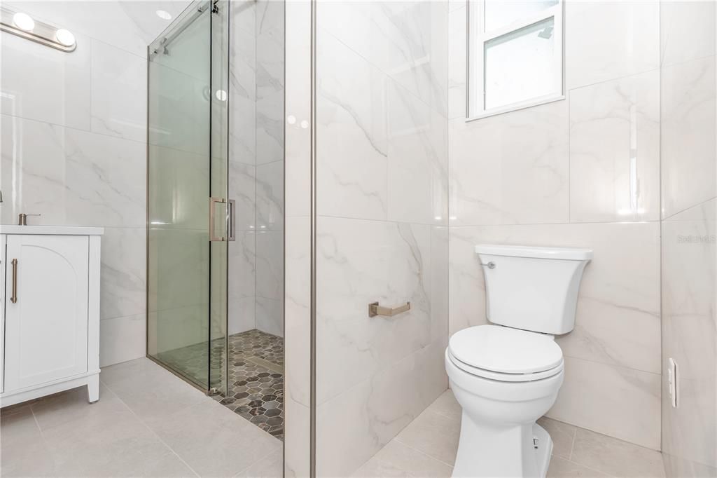 For Sale: $999,000 (4 beds, 3 baths, 5860 Square Feet)