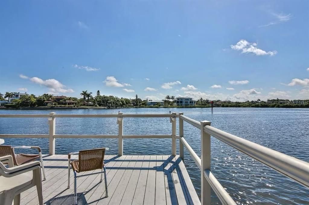 Active With Contract: $350,000 (2 beds, 1 baths, 690 Square Feet)