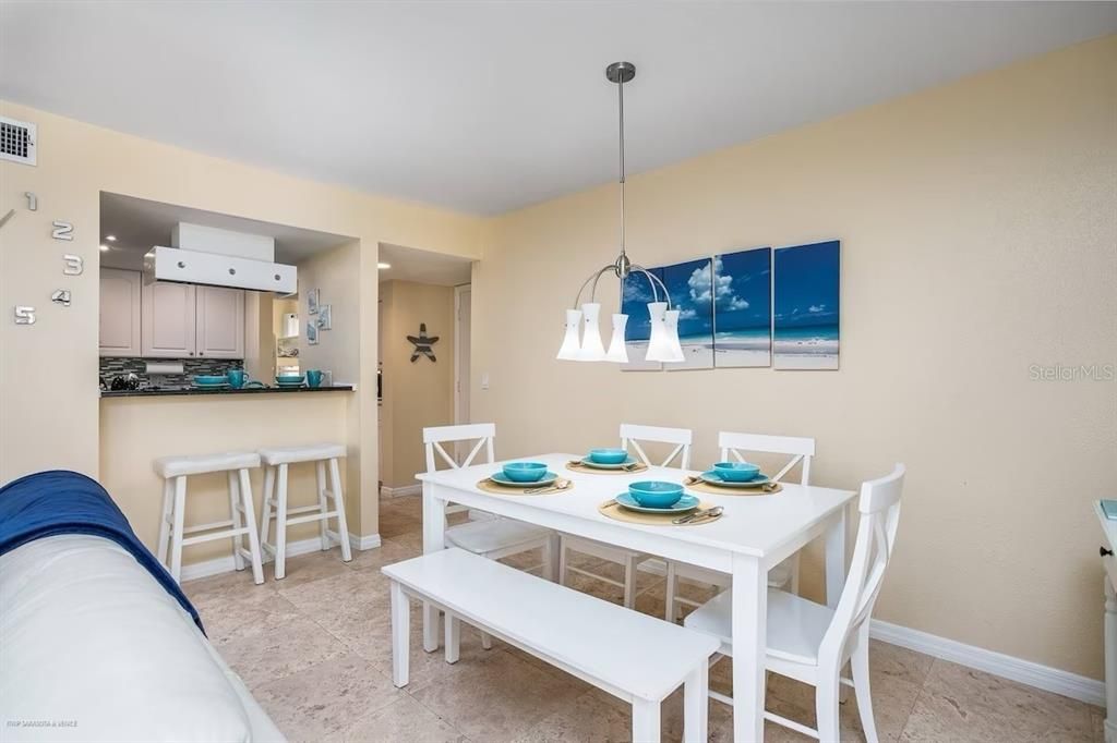 Active With Contract: $350,000 (2 beds, 1 baths, 690 Square Feet)
