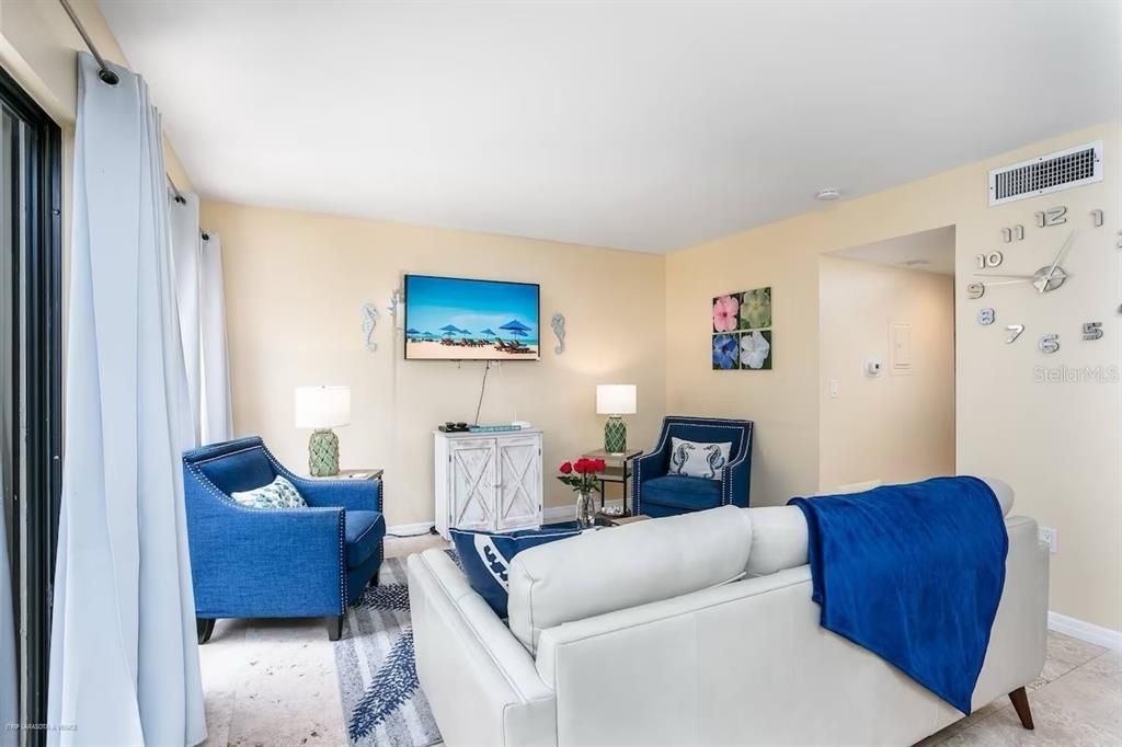 Active With Contract: $350,000 (2 beds, 1 baths, 690 Square Feet)